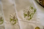 GUARDANAPO BRANCO BORDADO - LIBÉLULA - Imagem 2
