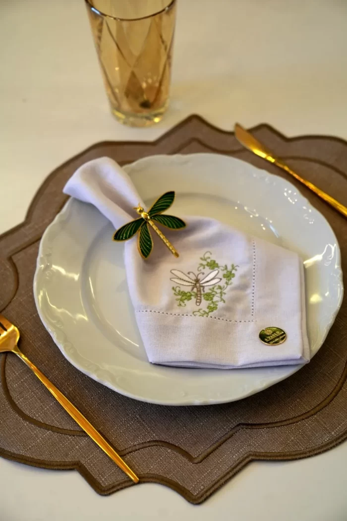 GUARDANAPO BRANCO BORDADO - LIBÉLULA - Imagem 4