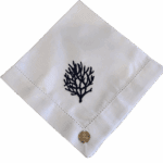 GUARDANAPO BRANCO BORDADO CORAL AZUL