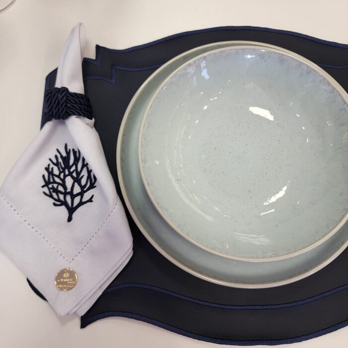 GUARDANAPO BRANCO BORDADO CORAL AZUL - Imagem 2